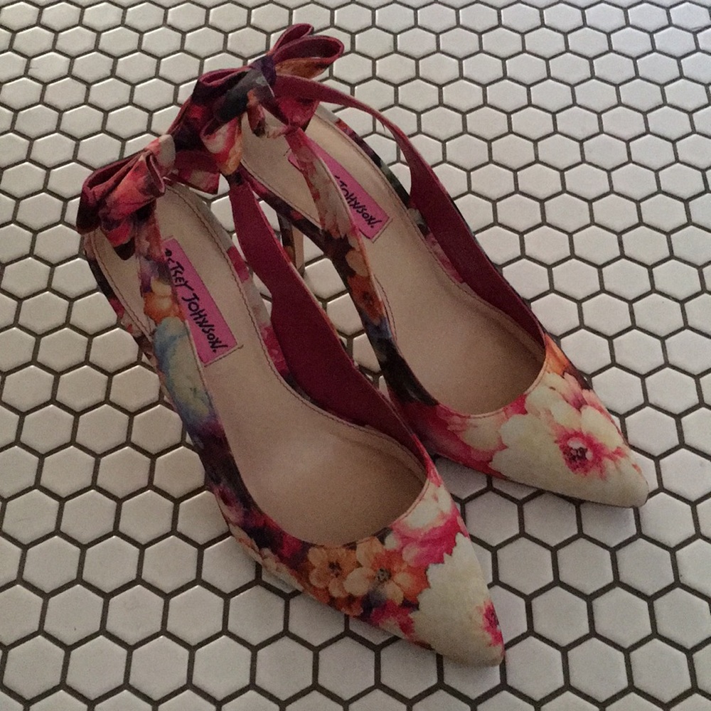 Betsey Johnson, Sling Back Pointed Toe Heels, 7